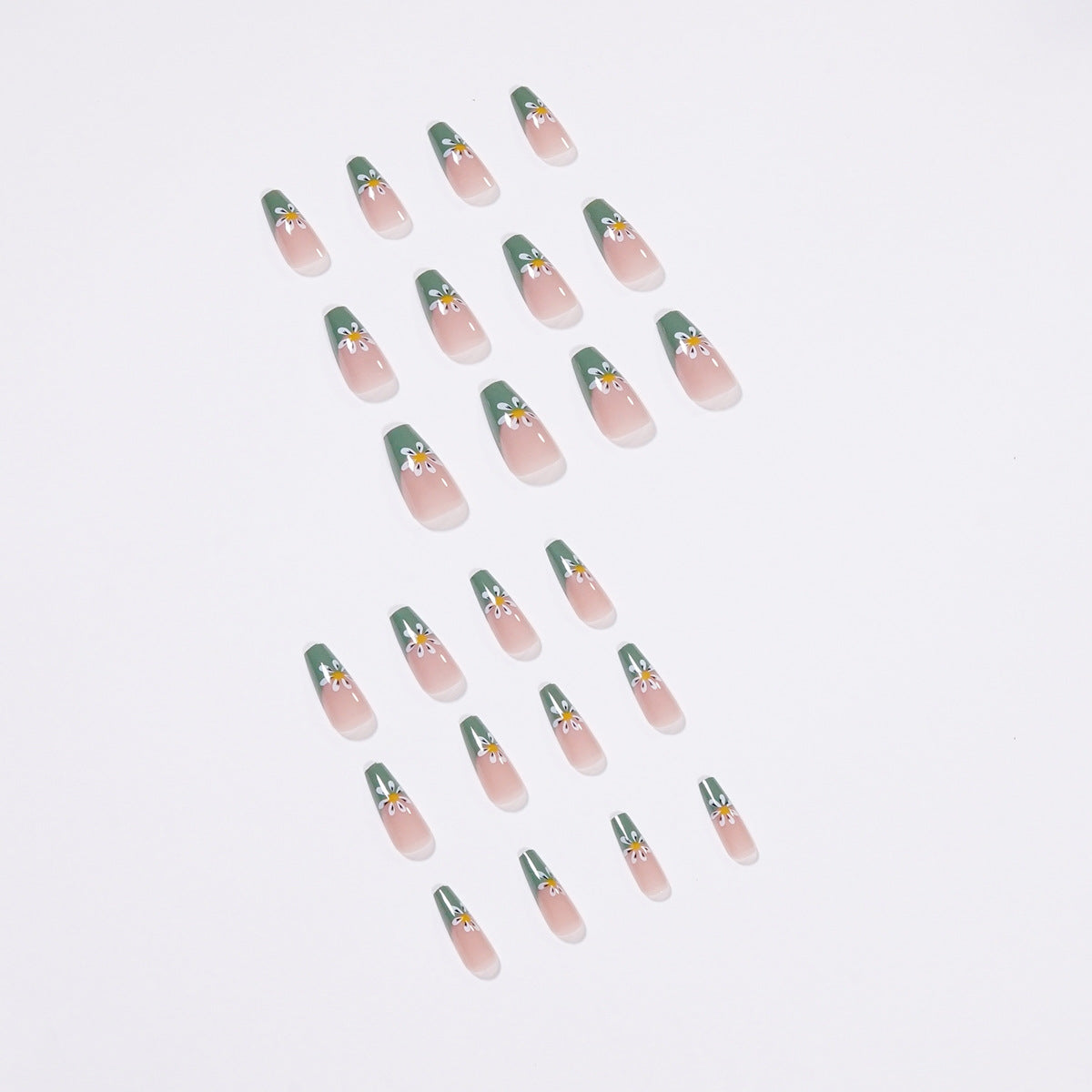Kunstvolle Nagelkunst mit floralen Mustern Brehn