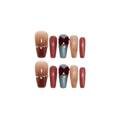 Elegante Nagelkunst mit Glitzerkante Brehn