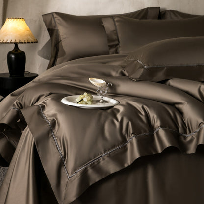 Luxuriöses seidiges Satin Bettdeckenbezug-Set mit Leiterstich-Saum und dekorativer Rüsche