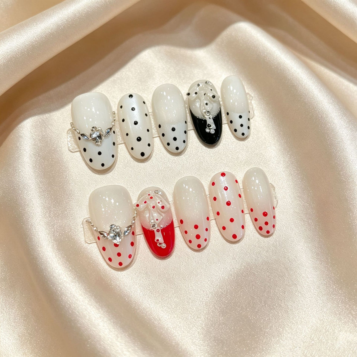 Dekoratives Press-On-Nagelset mit Punktdesign
