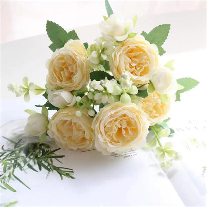 Künstliche Blumenanordnung