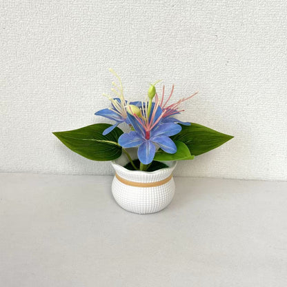 Lebendige künstliche Blumenarrangement