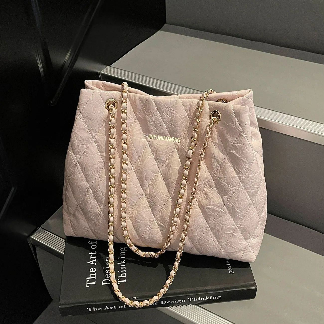 Gepolsterte Handtasche mit Kettengriff Brehn
