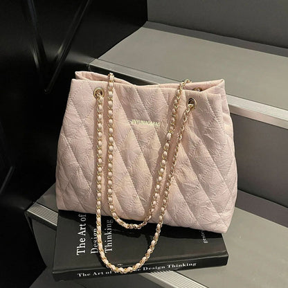 Gepolsterte Handtasche mit Kettengriff Brehn