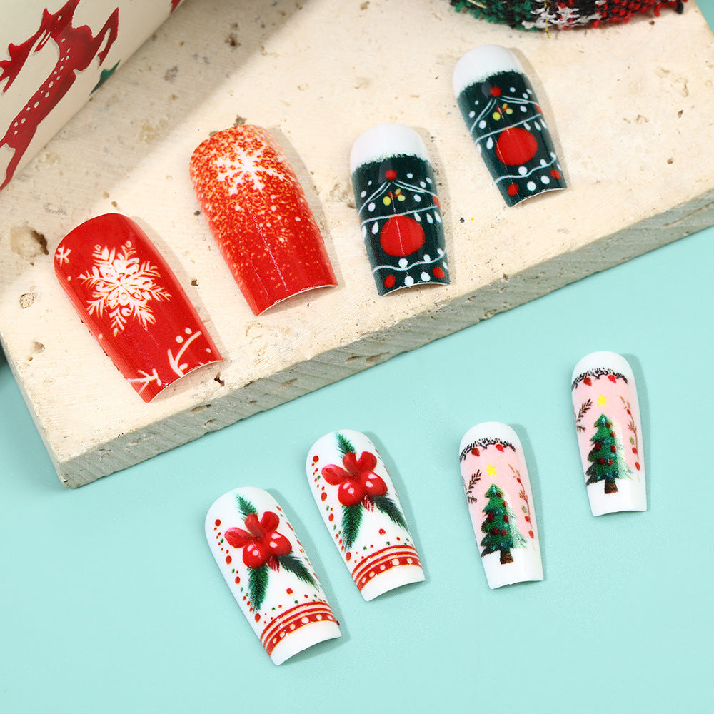Festliche Kunstnägel im Weihnachtsdesign Brehn
