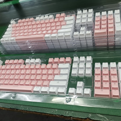 Mechanische Gaming-Tastatur mit Retro-Futuristischem Design Brehn