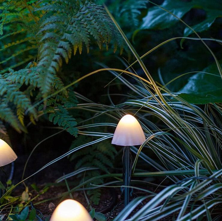 Zeitgenössische kreative Kunststoff-Solar-LED-Pilzlichter Lichterkette für den Außenbereich Patio | Brehn