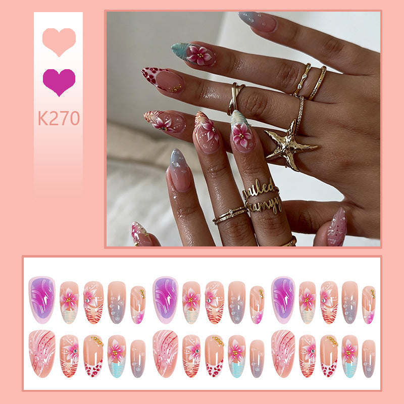 Kunstnagelset mit floralen Designs und glamourösen Akzenten Brehn