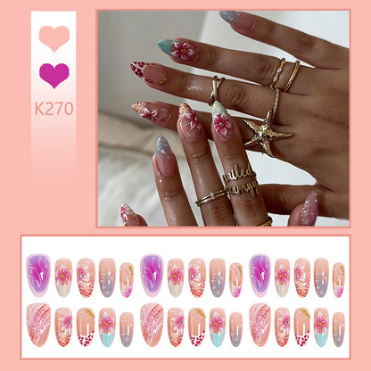 Kunstnagelset mit floralen Designs und glamourösen Akzenten Brehn