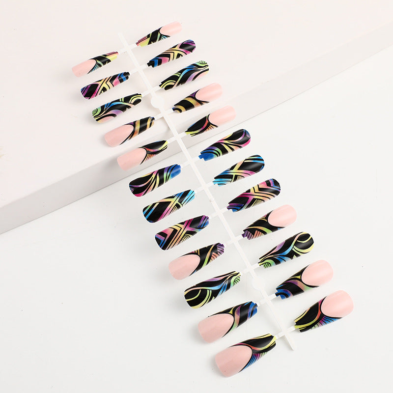 Künstliche Nagelspitzen mit buntem Abstract-Design Brehn