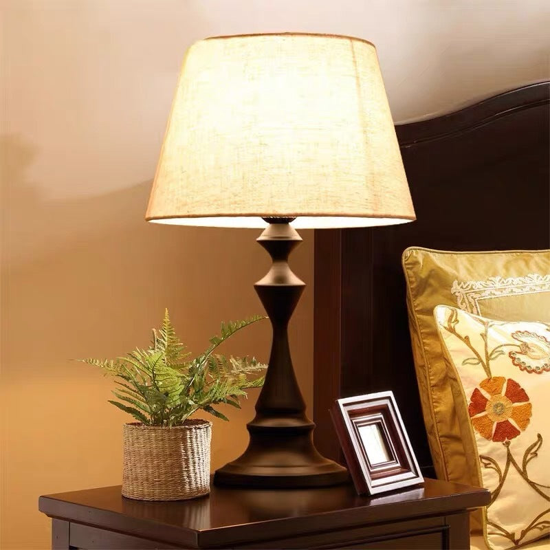 Elegante vintage-inspirierte Tischlampe