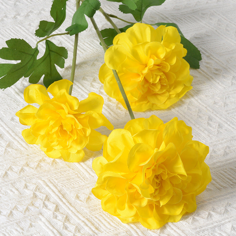 Künstliches Blumenarrangement mit Ringelblumen