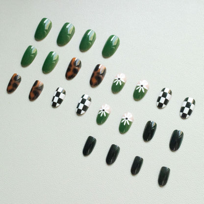 Künstlerisches abstraktes Nageldesign