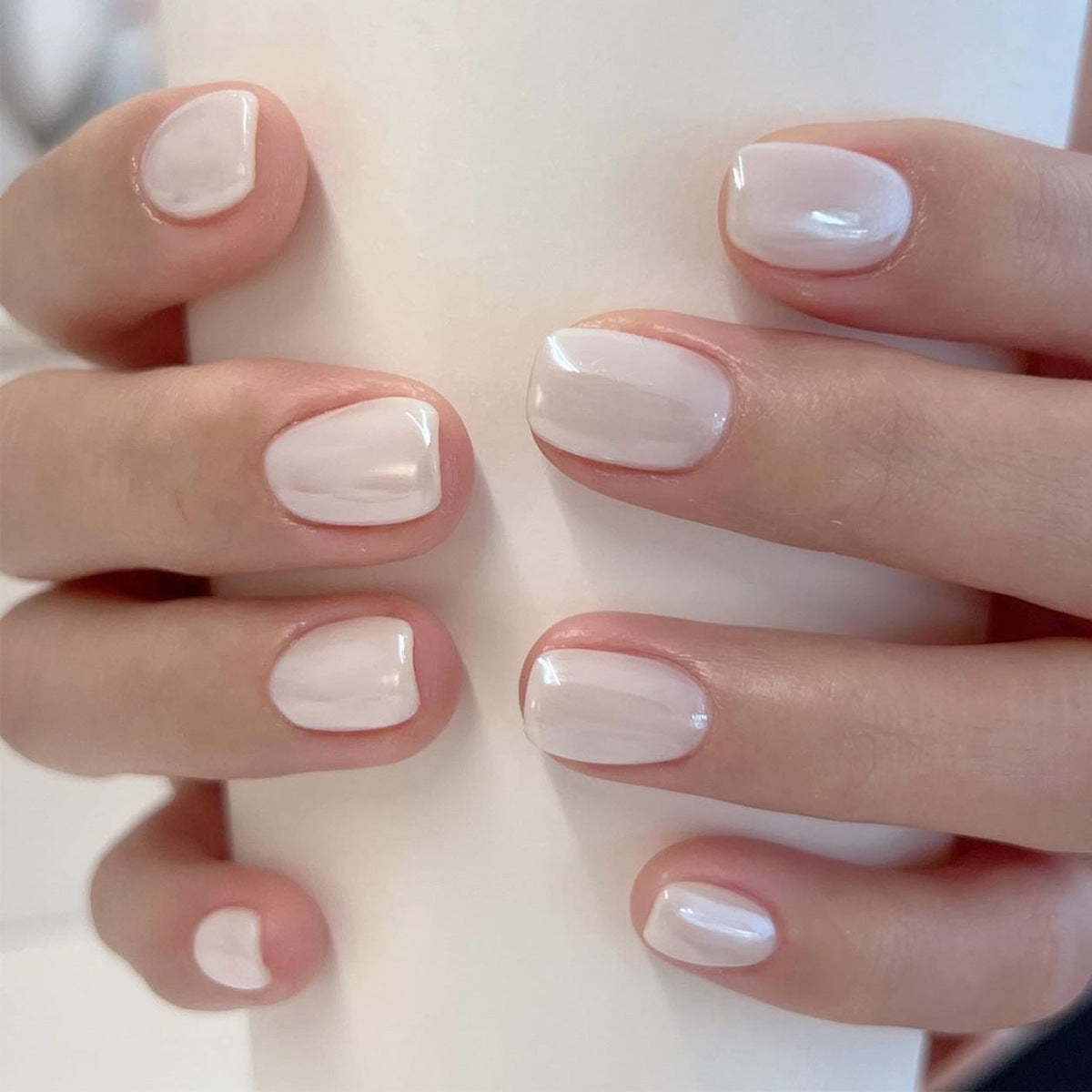 Kunstvolle Nagelkunst mit glänzendem Finish Brehn