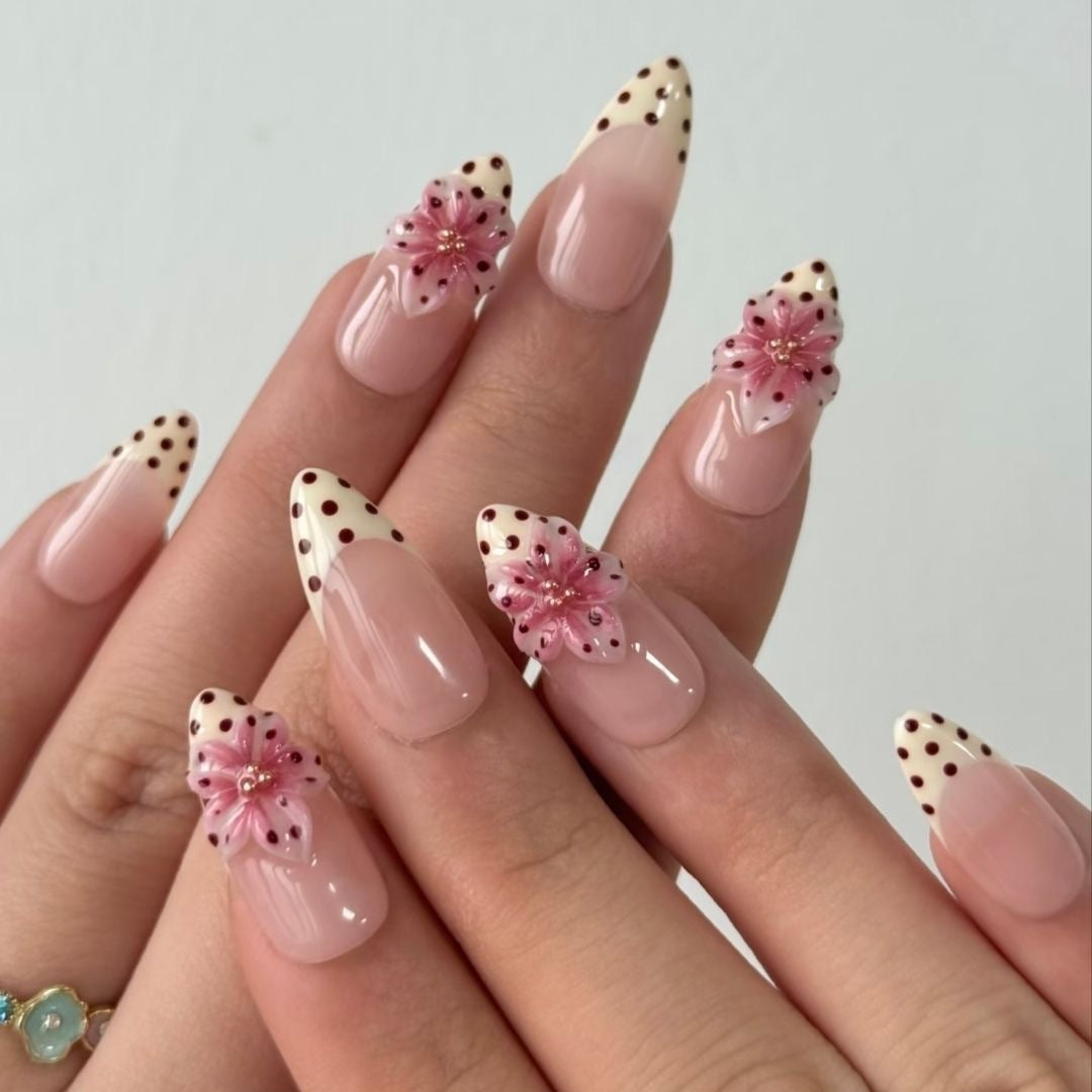 Künstlerisches Floral Design Press-On Nägel Set Brehn