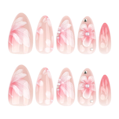 Kunstvolle Nagelverlängerungen mit floralem Design Brehn