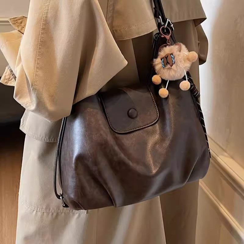 Moderne Schultertasche mit Praktischem Klappenverschluss Brehn