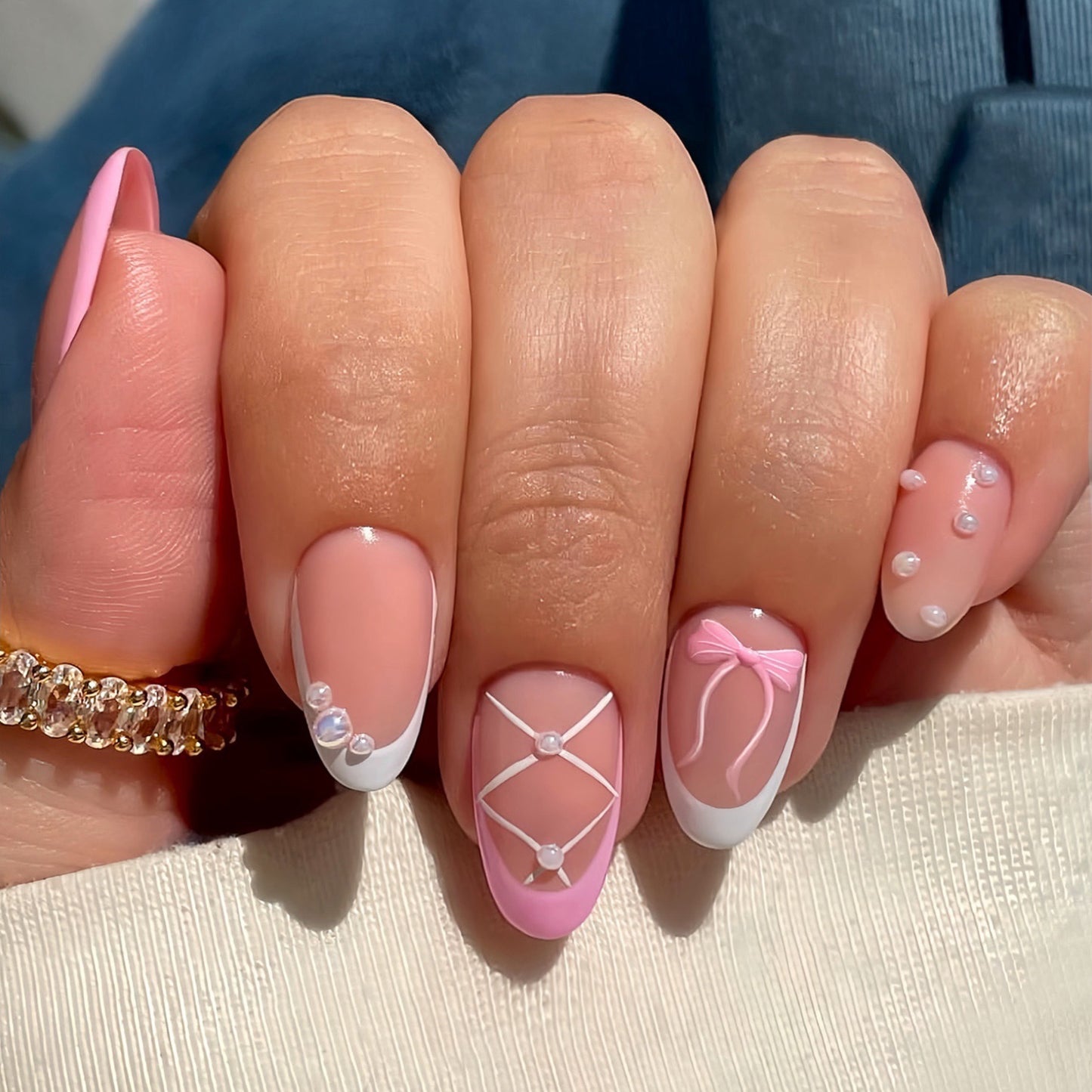 Elegantes dekoratives Nagelkunstdesign Brehn