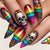 Kreative Kunstnägel im Totenkopf- und Regenbogen-Design Brehn