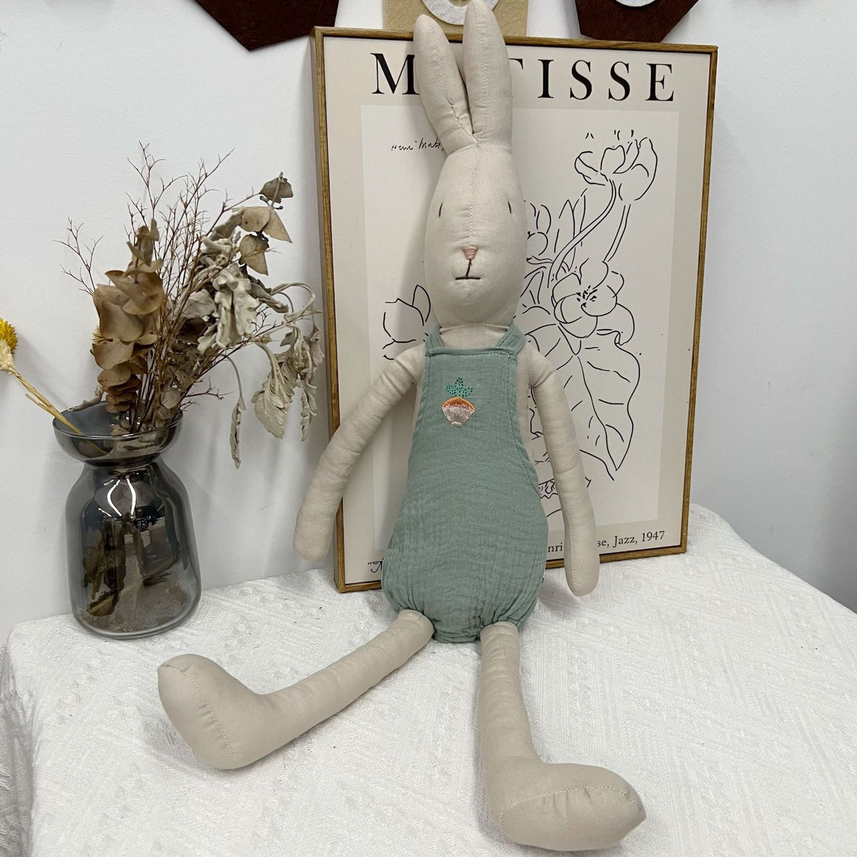 Handgemachte Leinen Langbein Hase Stofftier mit gesticktem Overall