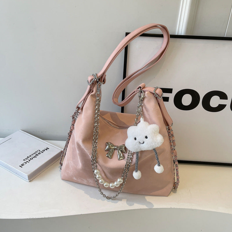 Modische Handtasche mit Einzigartigem Anhänger und Kettenakzenten Brehn