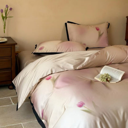 Luxuriöse Satin-Bettwäsche-Garnitur mit Tulpenmuster und Kontrastpaspel