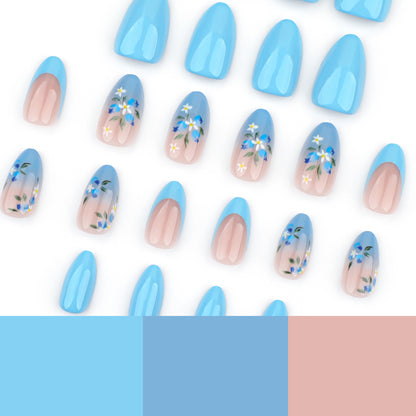 Kunstvolle Nagelkunst mit floralem Design Brehn