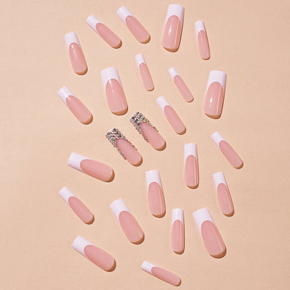 Kunstnagelset mit filigranen Akzenten und Glitzerverzierungen Brehn