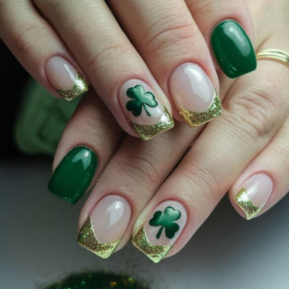 Festliche Shamrock-Themen-Nagelverlängerungen Brehn