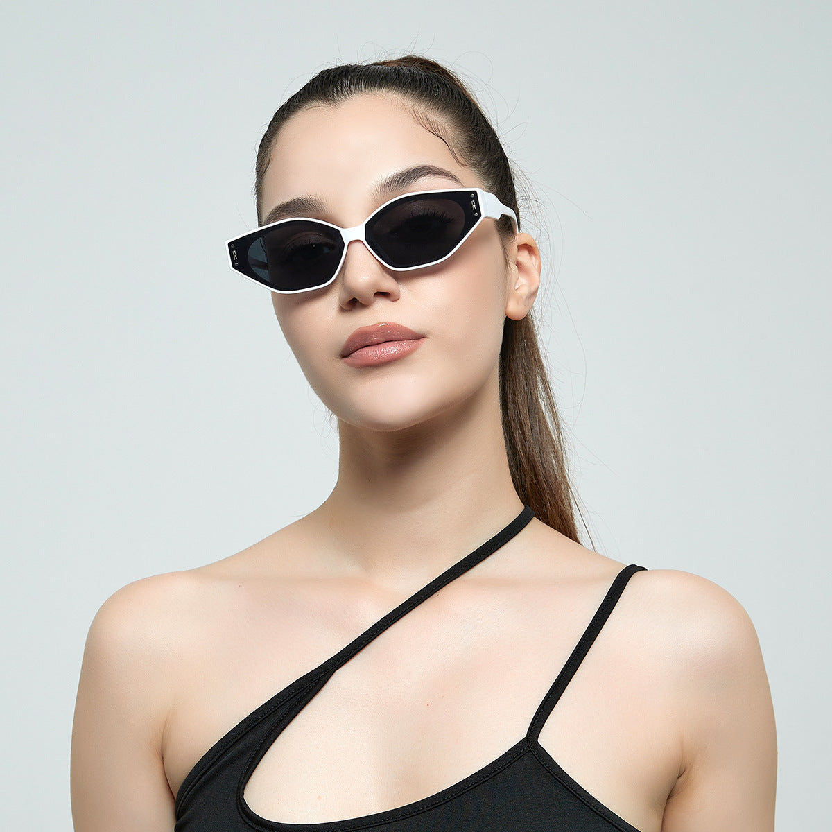 Damen geometrische Sonnenbrille im futuristischen Design Brehn