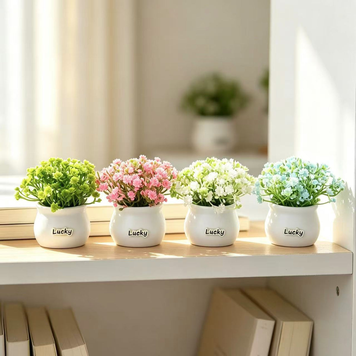 Lebensnahe Miniatur-Blumenarrangement im Topf