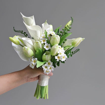 Eleganter floraler Brautstrauß