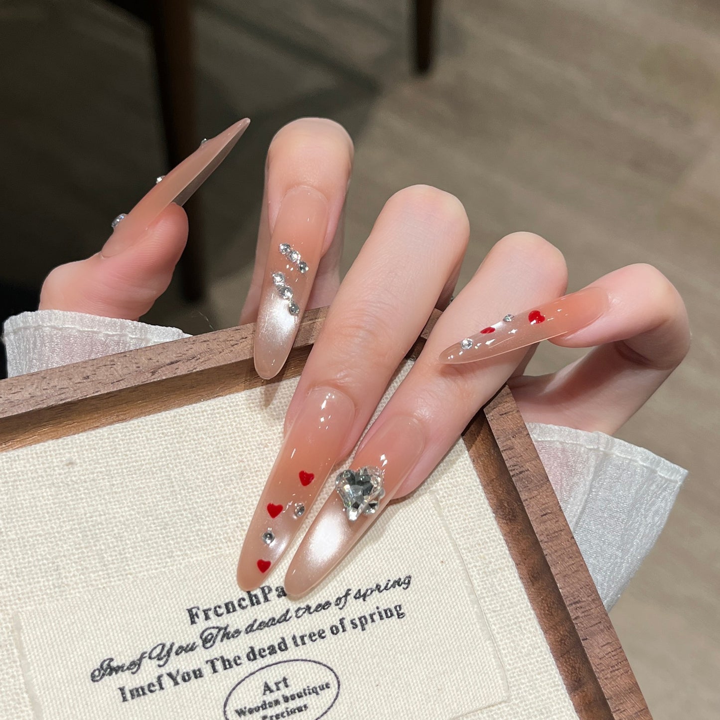 Glamouröse kristallverzierte Drucknägel Brehn