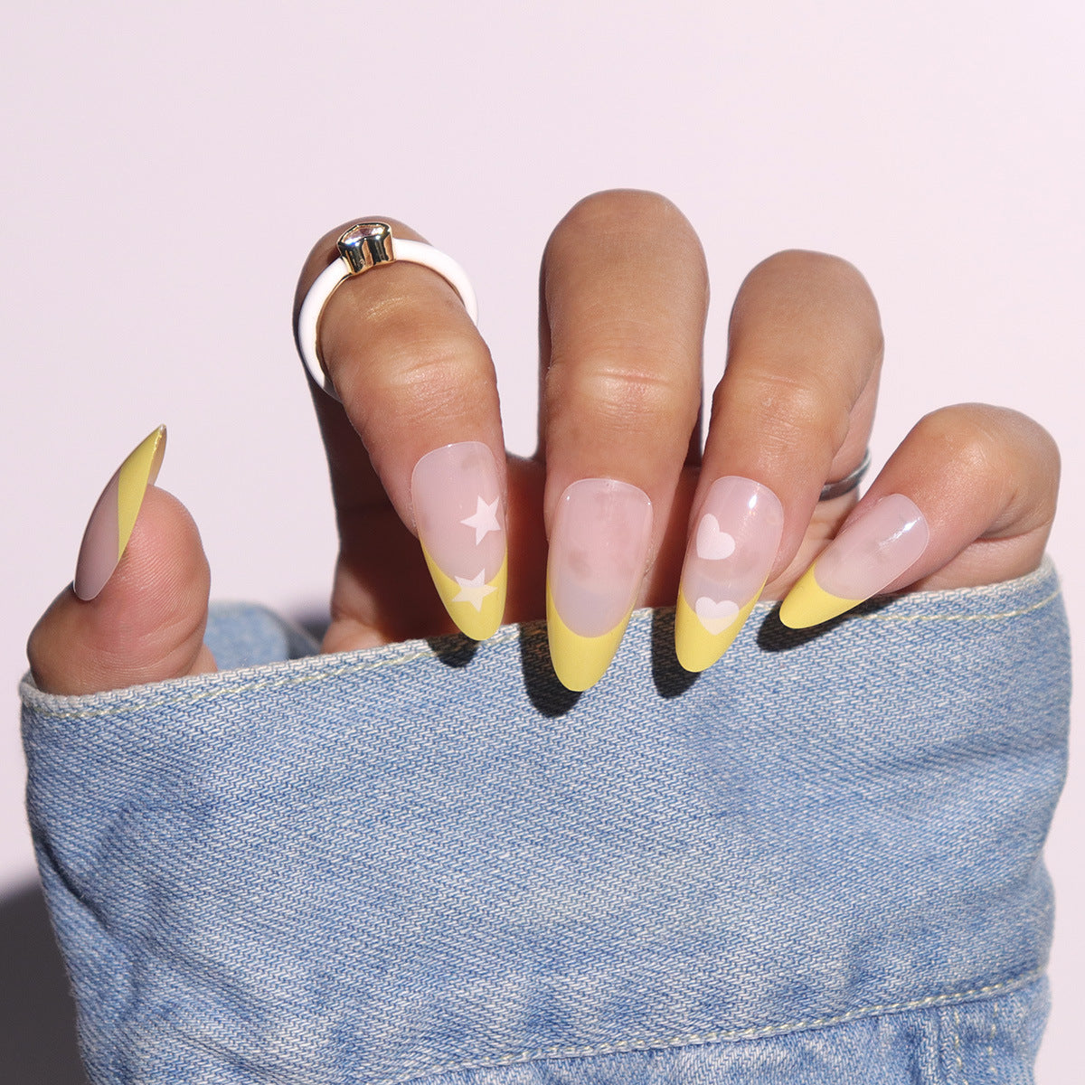 Elegante Stiletto Press-On Nägel mit Herz- und Sternmustern Brehn