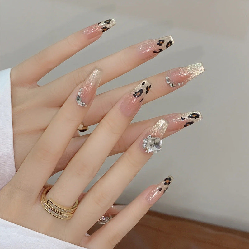 Kunstnagelset mit Glitzer- und Leopardenmotiv Brehn