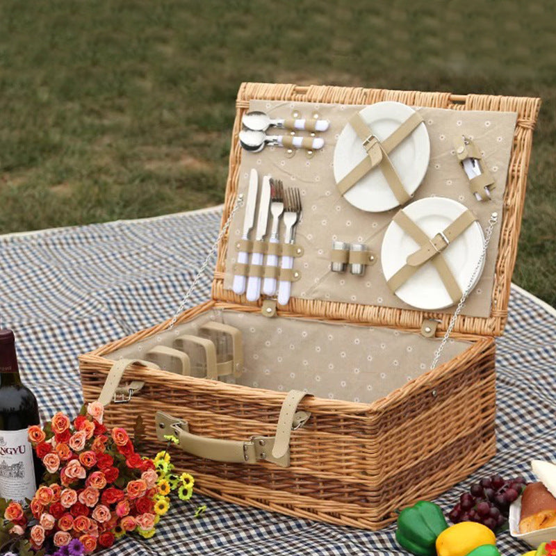 Rustikaler Picknickkorb mit Geschirrset Brehn