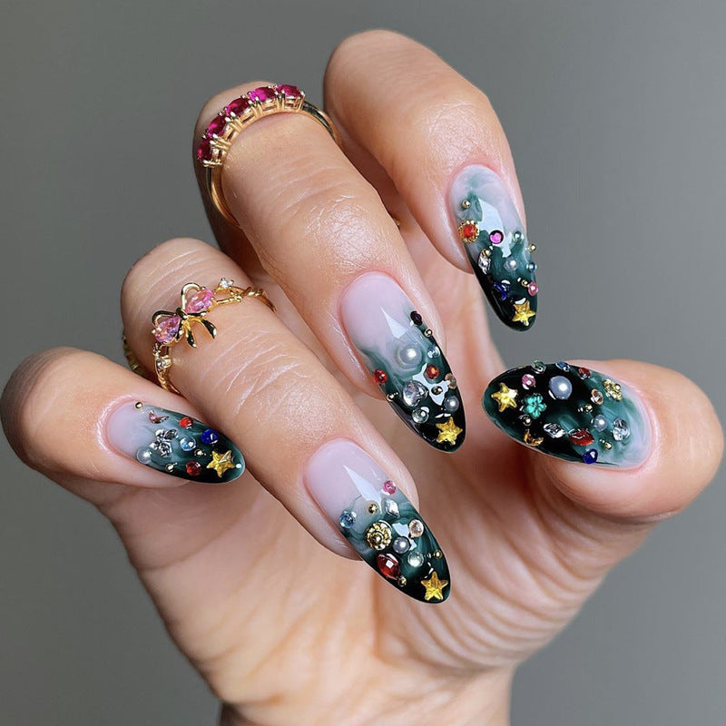 Künstlerische Press-On Nail Kollektion mit dekorativen Elementen Brehn