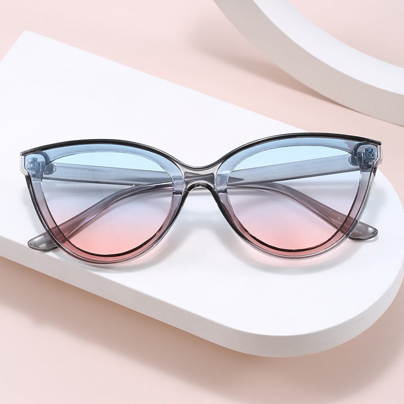 Damen stilvolle Cat-Eye Sonnenbrille mit UV-Schutz und leichtem Rahmen Brehn