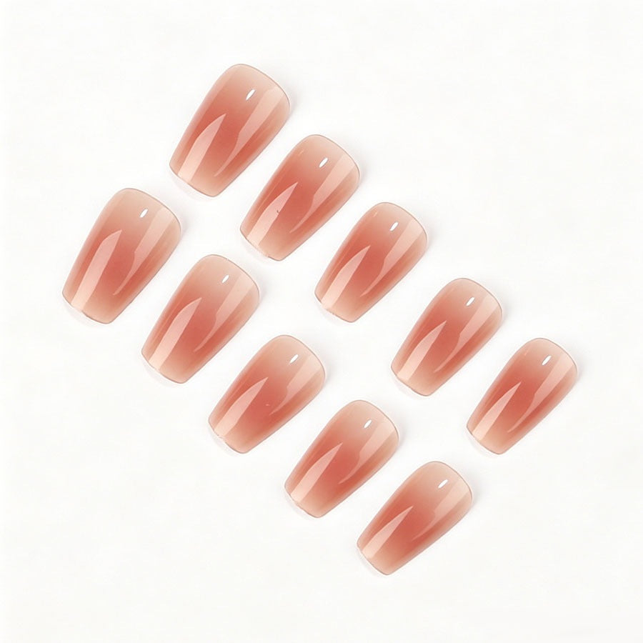 Kunstnagelset mit elegantem Hochglanz und natürlichem Finish Brehn