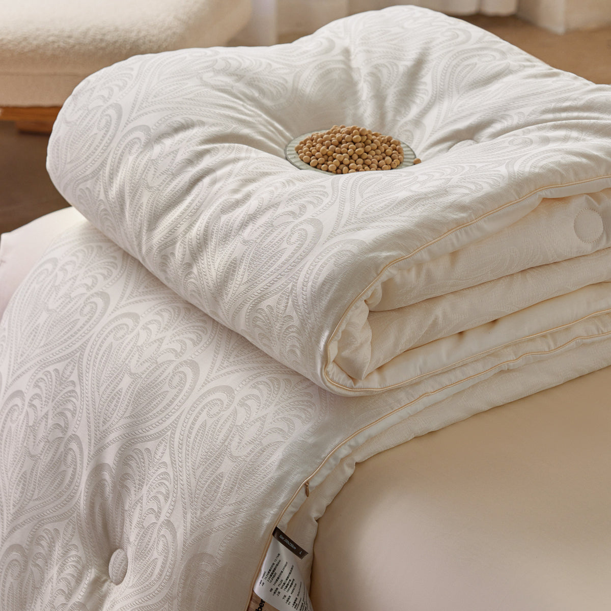 Luxuriöse gesteppte Ganzjahresbettdecke mit Jacquard‑Relief und Hotelqualität Bezug