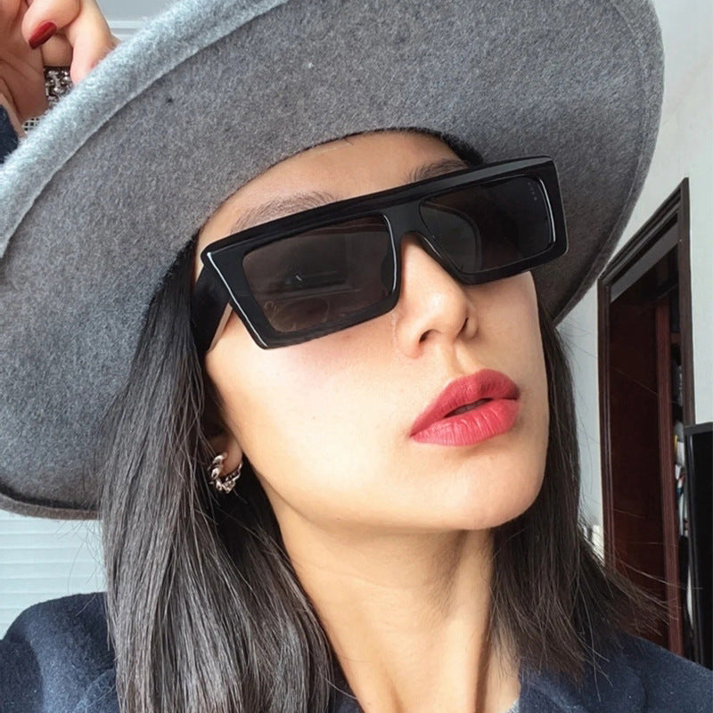 Damen Oversized Sonnenbrille mit modernem und kantigem Design Brehn