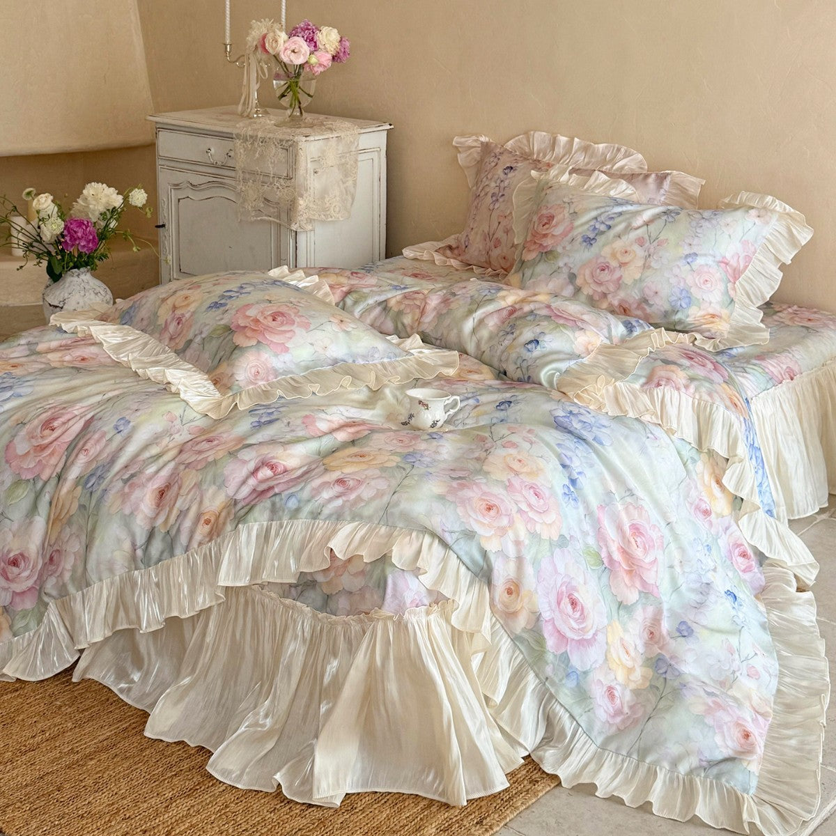 Romantisches Aquarell-Rosen-Baumwollsatin-Rüschende Bettbezug-Ensemble mit Satinbesatz-Bett Rock & Dekorativen Rüschenshams
