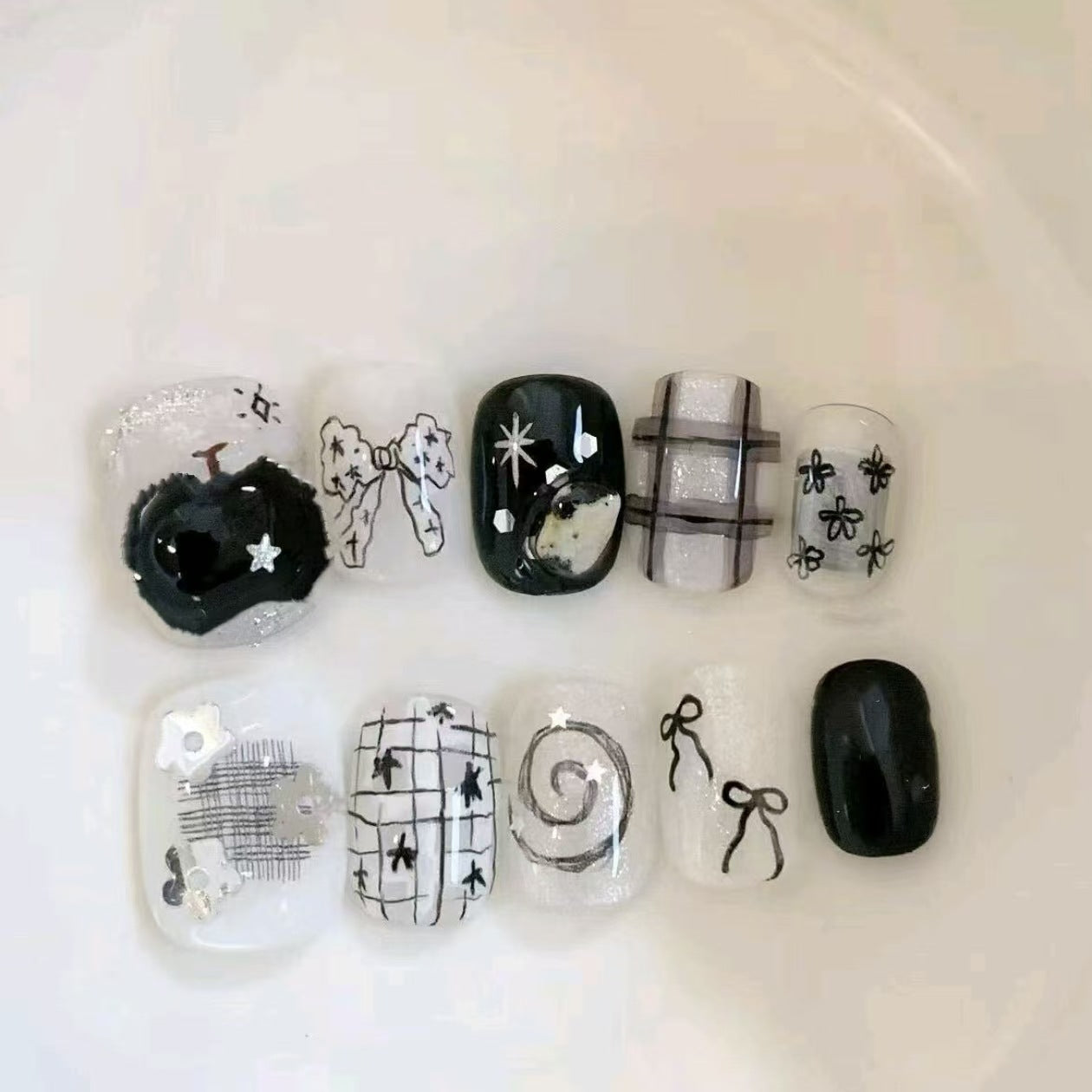 Dekorativer Nagelkunst-Set Brehn