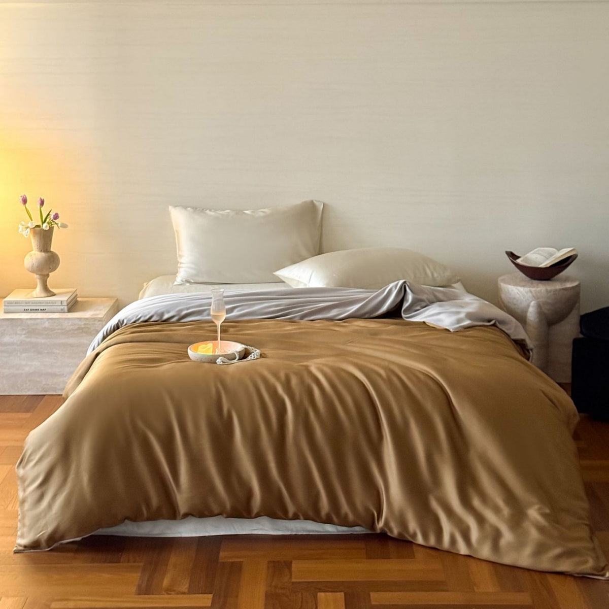 Luxuriöses Satin-Bettwäscheset mit seidig-glatter Oberfläche, Wendefunktion und Hotelverschluss