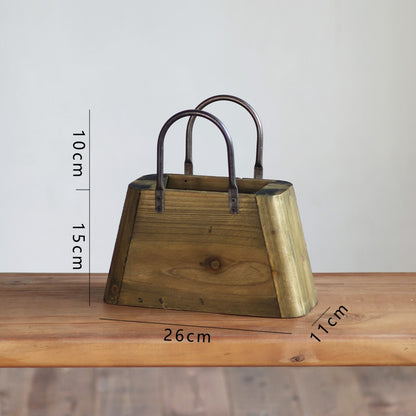 Handgefertigter Holzkorb mit Metallgriffen Brehn