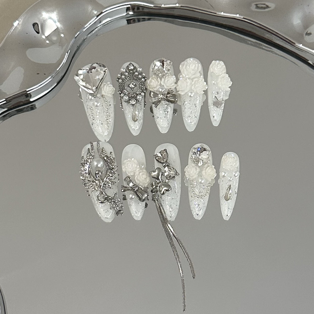 Elegantes 3D-Blumenverziertes Press-On-Nagelset