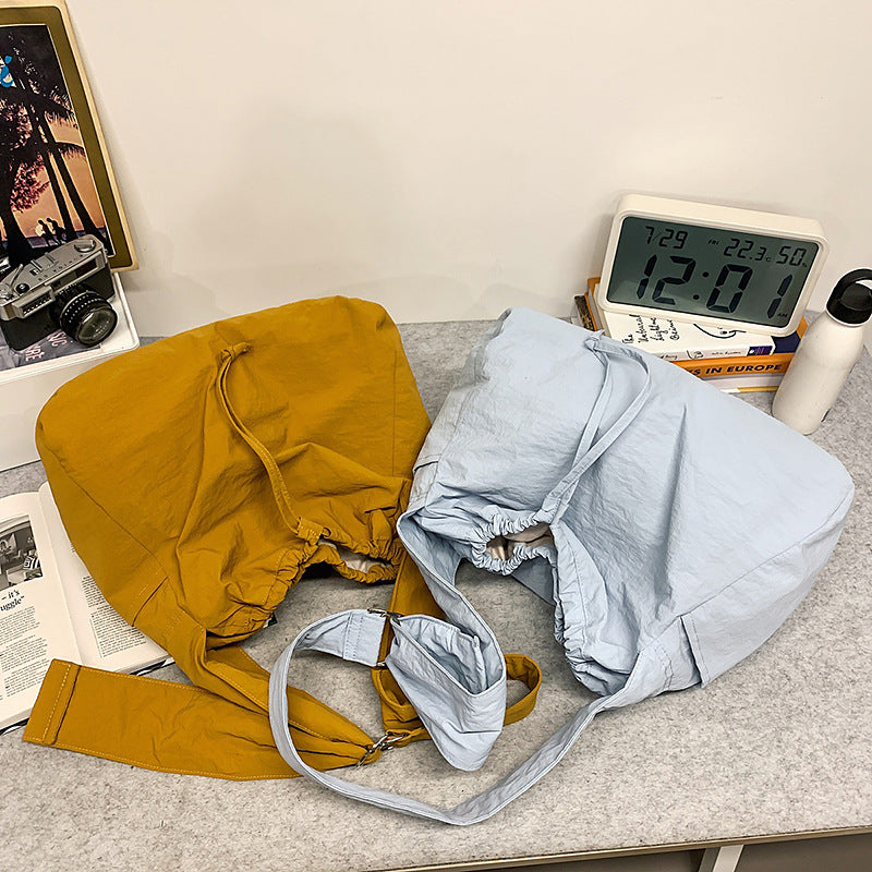 Leichtgewichtige Kordelzug Schultertasche Brehn