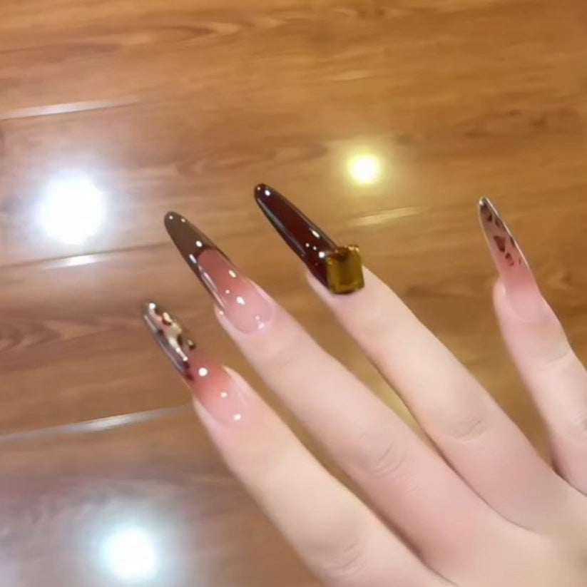 Kunstnägel mit Elegantem Glitzer- und Goldakzentdesign Brehn