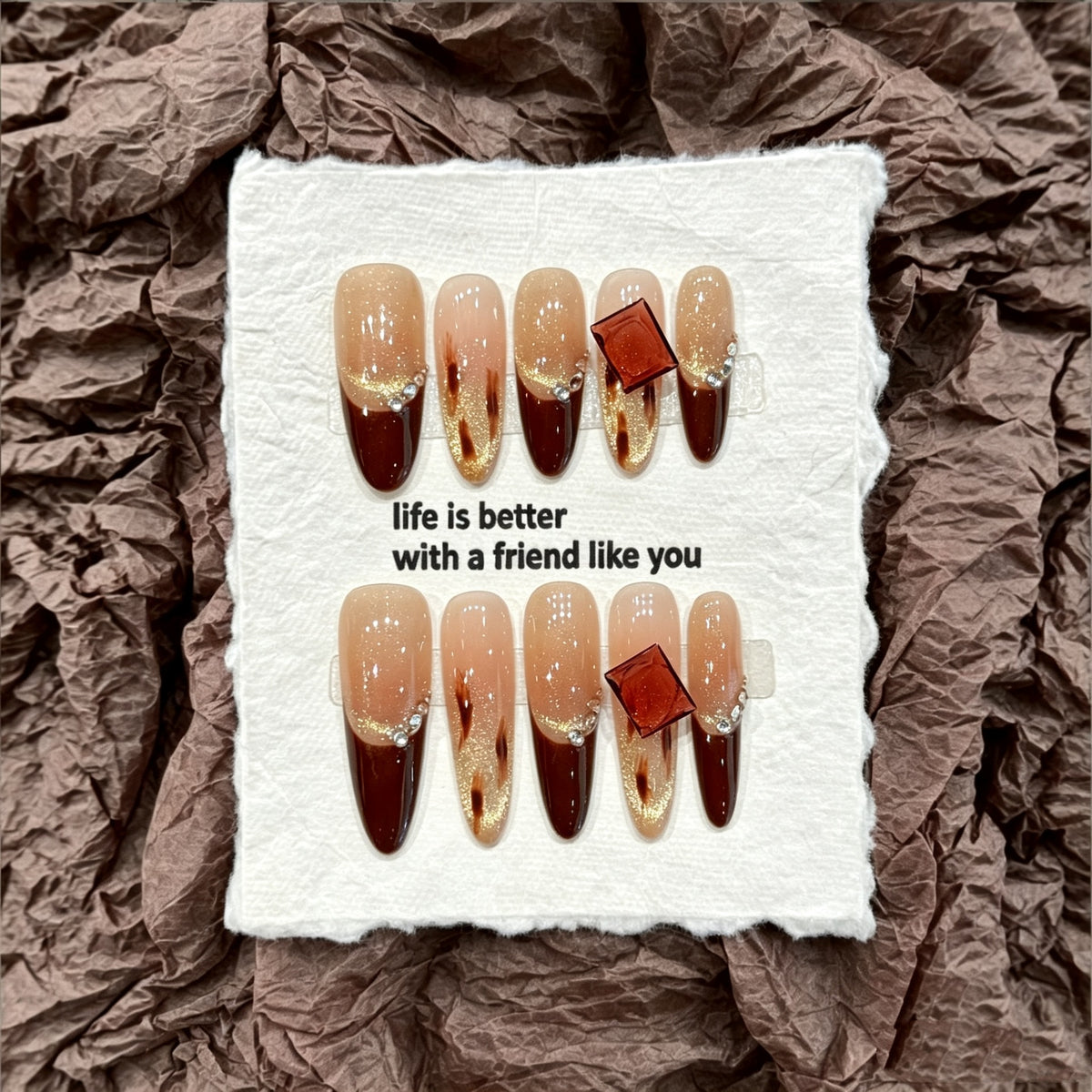 Dekoratives Press-On Nagelkunstset mit künstlerischem Ombre-Design