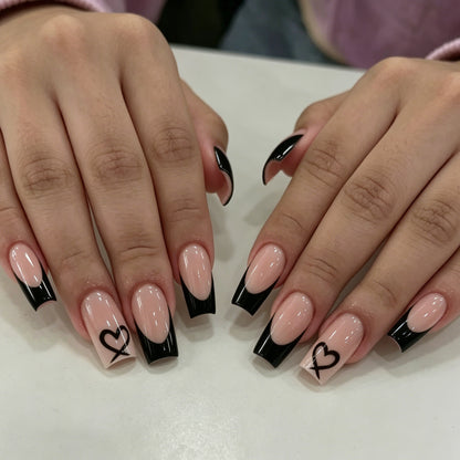 Elegantes herzgemustertes Acryl-Nageldesign Brehn